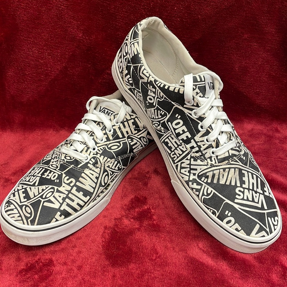 VANS CLASSIC OFF THE WALL SNEAKERS